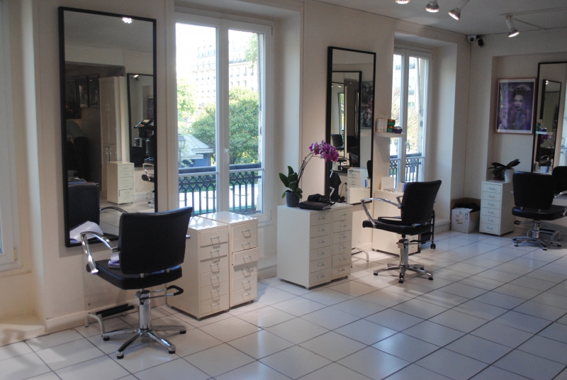 coiffure-AMPUS-min_floor-home-office-property-living-room-room-781228-pxhere.com